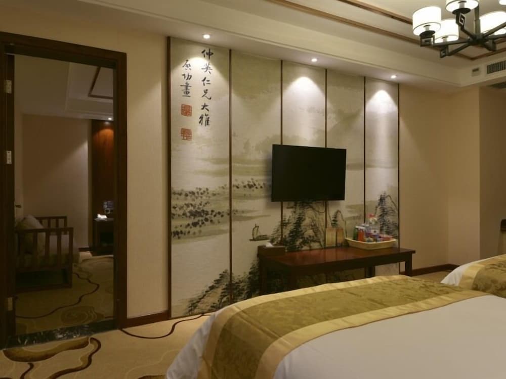 Family Room - Photo 2
