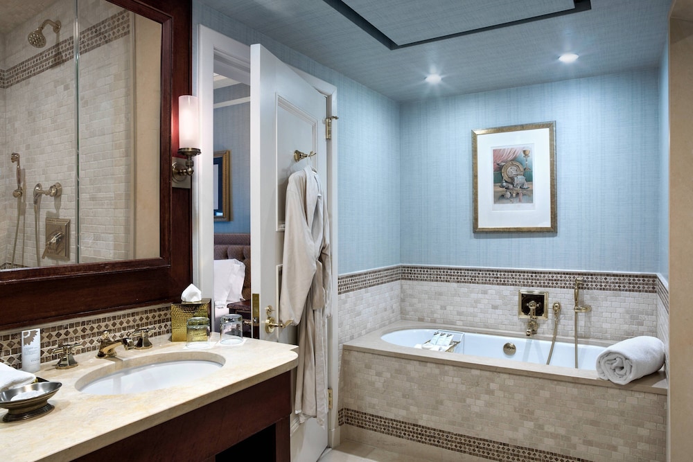 Suite, 2 Double Beds - Photo 7