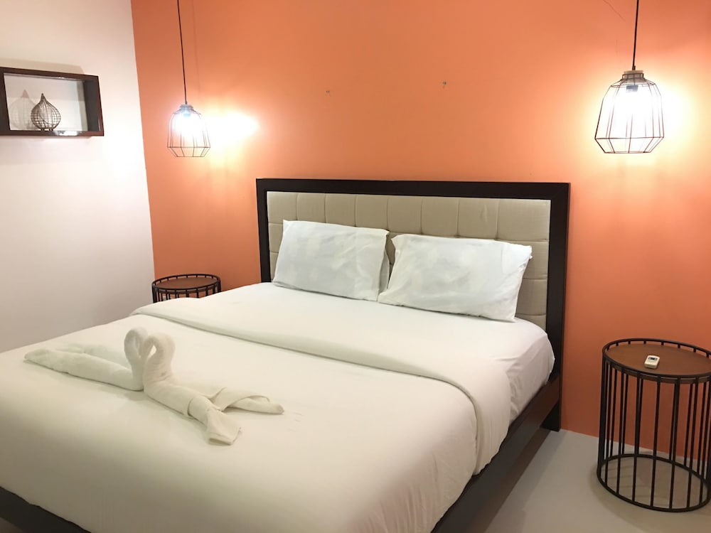 Deluxe Room - Aircon, Private Bathroom photo 3