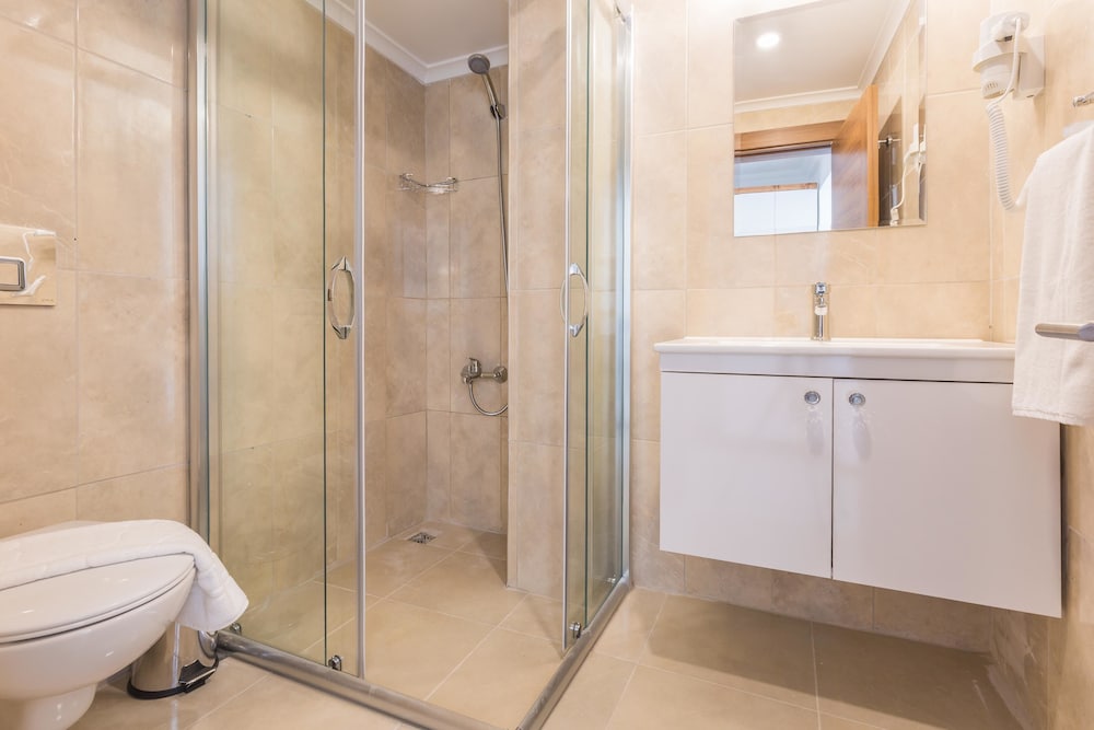 Standard Triple Room, Partial Sea View photo 3