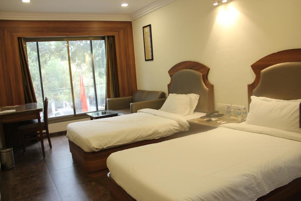 Deluxe Twin Room - Photo 8
