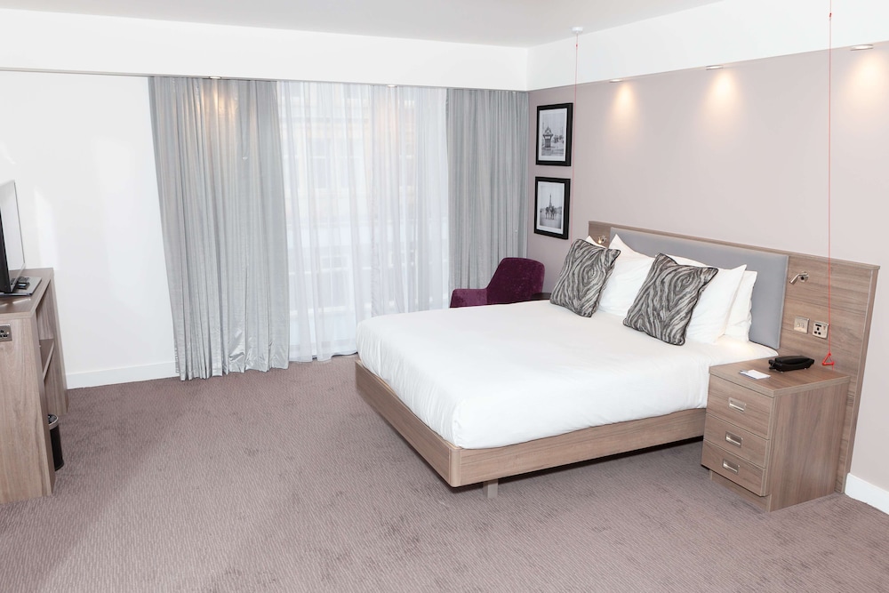 Room, 1 Queen Bed, Accessible - Photo 1