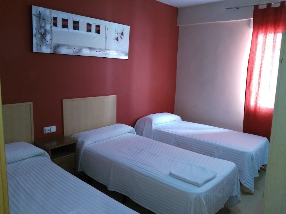 Standard Triple Room, Shared Bathroom