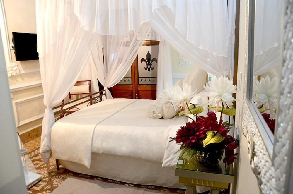 Standard Room, 1 Queen Bed photo 1
