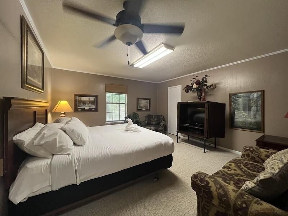 House, 4 Bedrooms photo 2