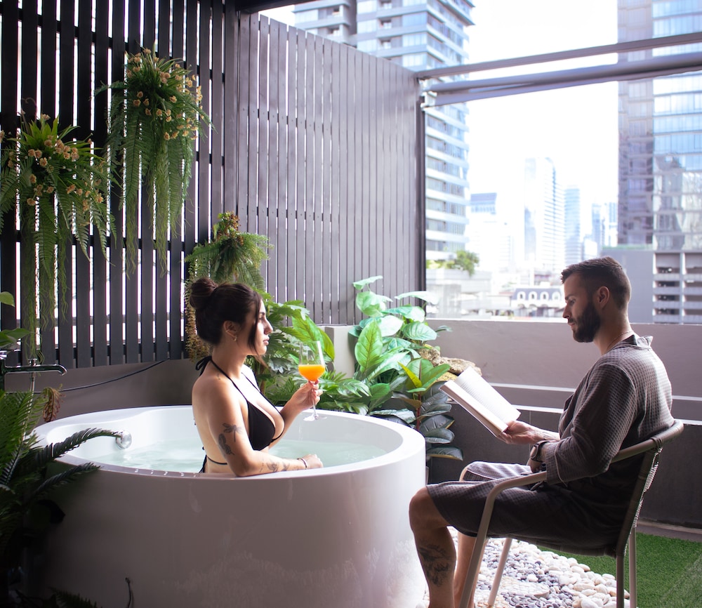 Executive Suite with Outdoor Cave Jetted Hot Tub photo 3