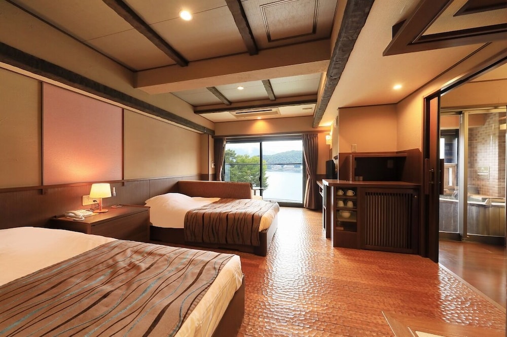 [East building] East Japanese Western Open Air Bath Lake View Comfort - Photo 2