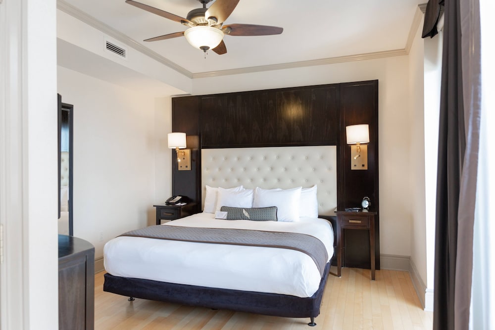 Room, 1 King Bed, City View - Photo 3