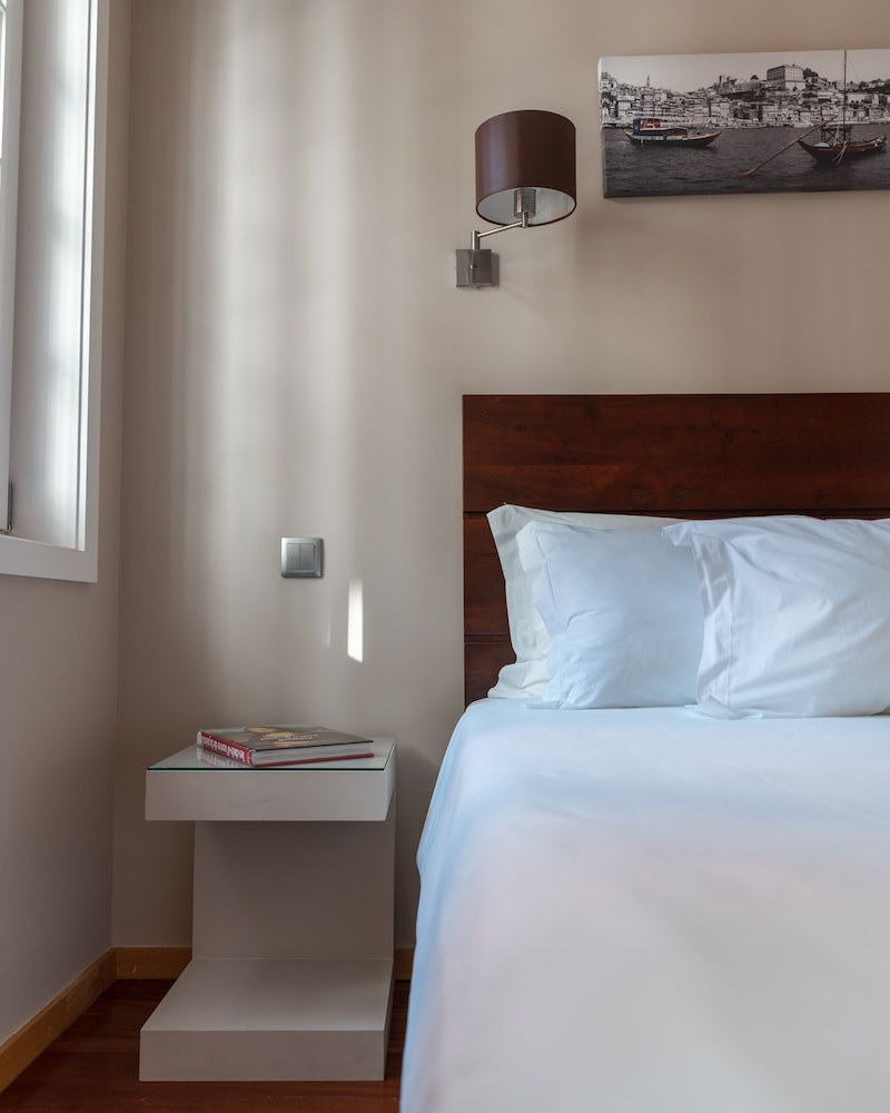Double Room, 1 Queen Bed, City View (Room 301)