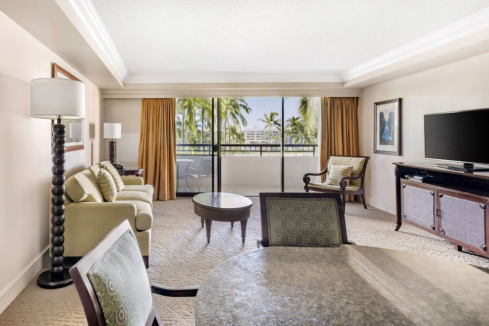 Standard Room, 1 King Bed, Resort View thumbnail 5