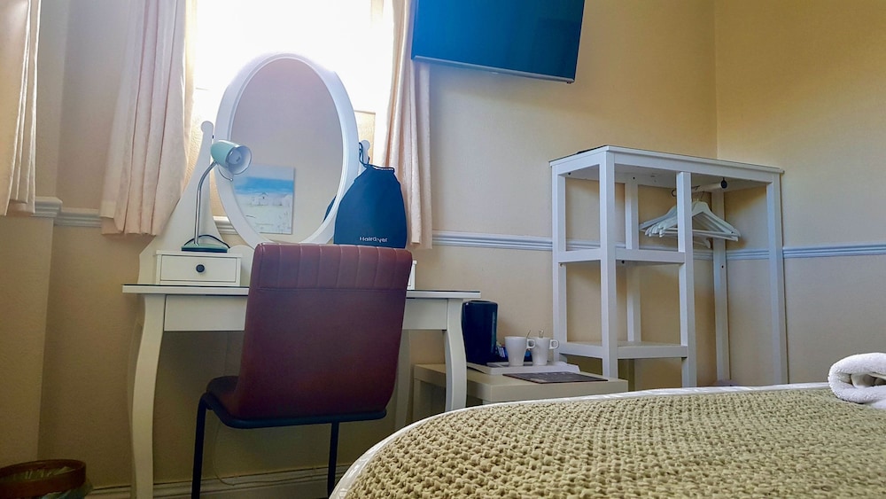 Standard Double Room, Ensuite photo 3