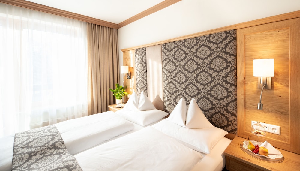 Standard Double Room, Balcony, Mountain View (Alpinzimmer Deluxe) photo 1