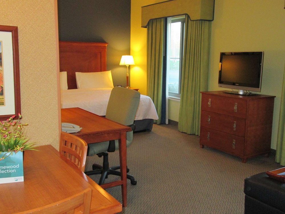 Suite, 1 King Bed, Non Smoking - Photo 3