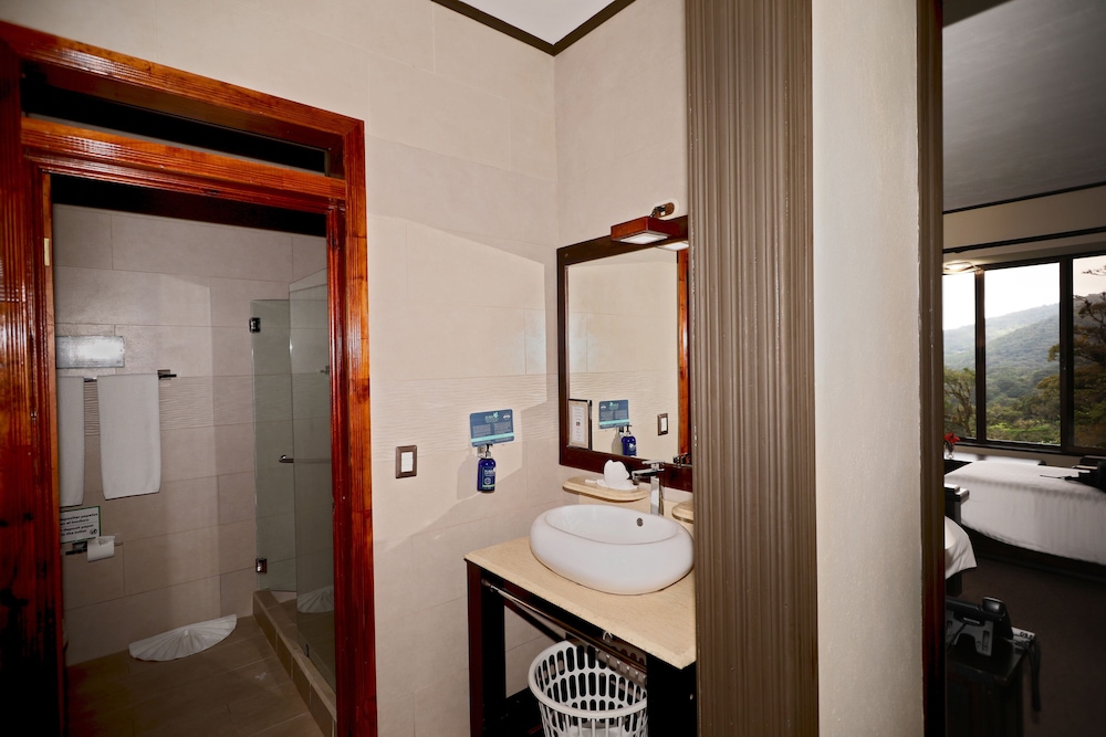 Mountain Suite, 2 Queen Beds - Photo 7