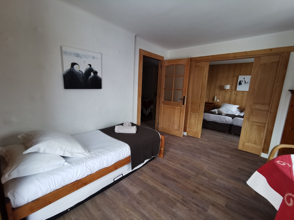 Family suite twin beds photo 2