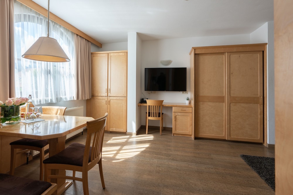 Apartment, 2 Bedrooms, Balcony photo 3