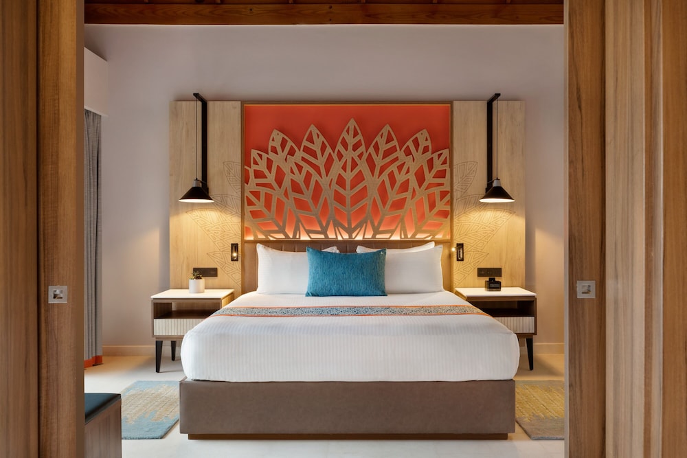 Suite, 1 King Bed, Oceanfront (Preferred) - Photo 1