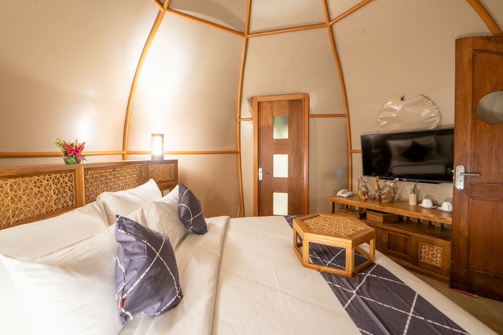 Luxury Glamping with Bathtub - Photo 10