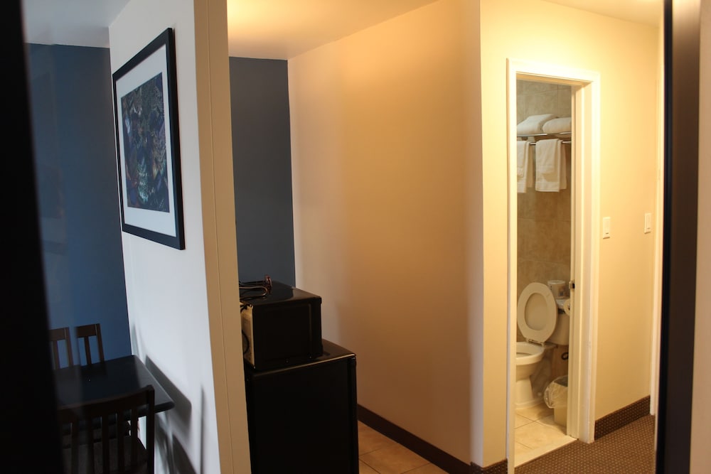 Standard Room, 2 Double Beds, Non Smoking - Photo 19