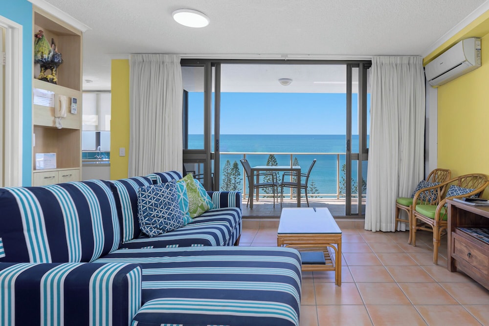 1 Bedroom Beachfront Apartment photo 2