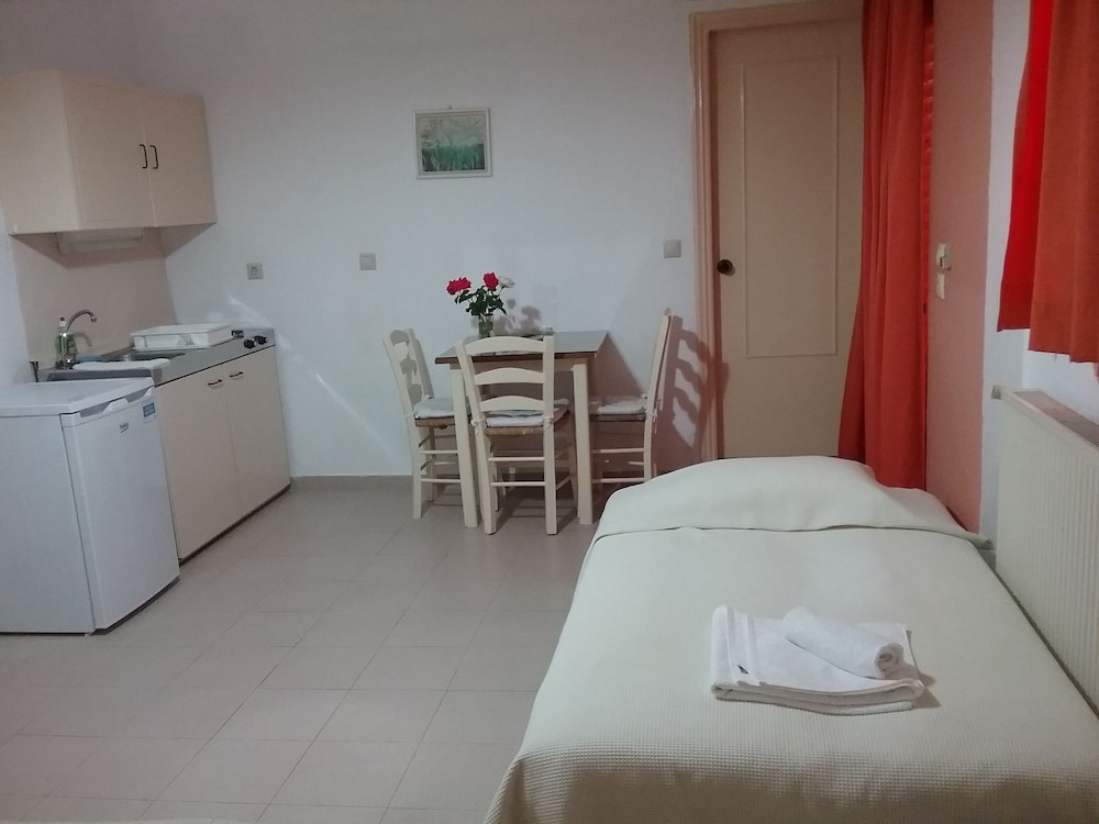 Comfort Studio, 1 Double or 2 Twin Beds (for 2) photo 2