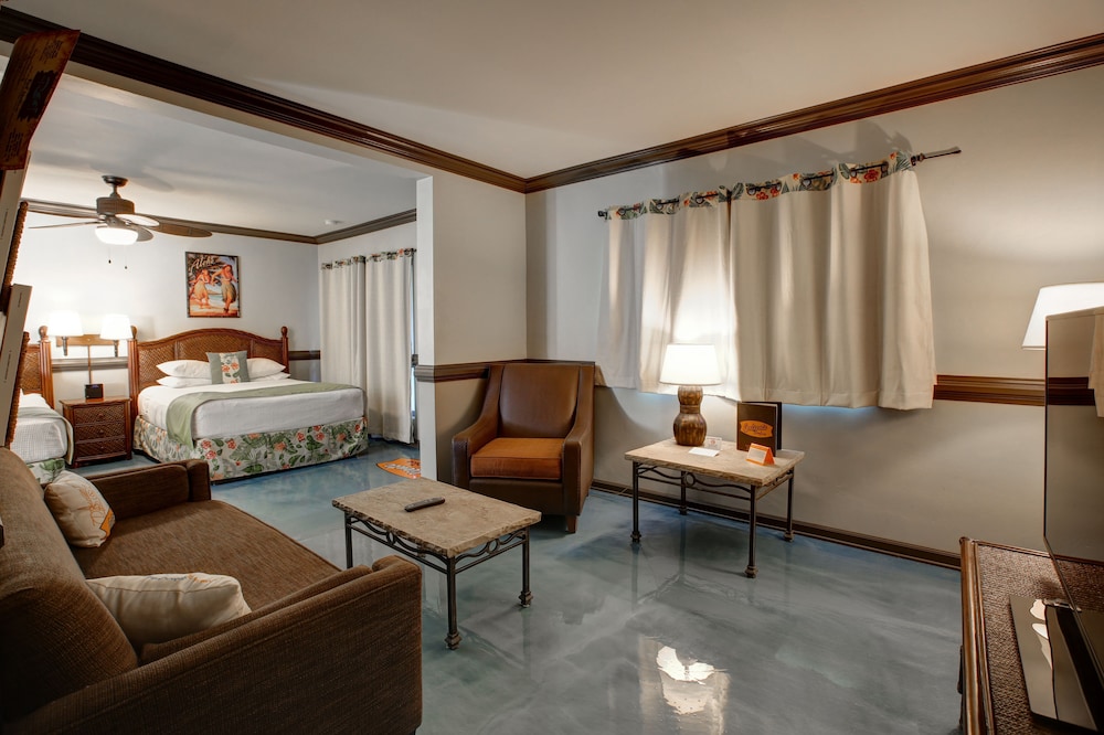 Suite, 2 Queen Beds photo 2