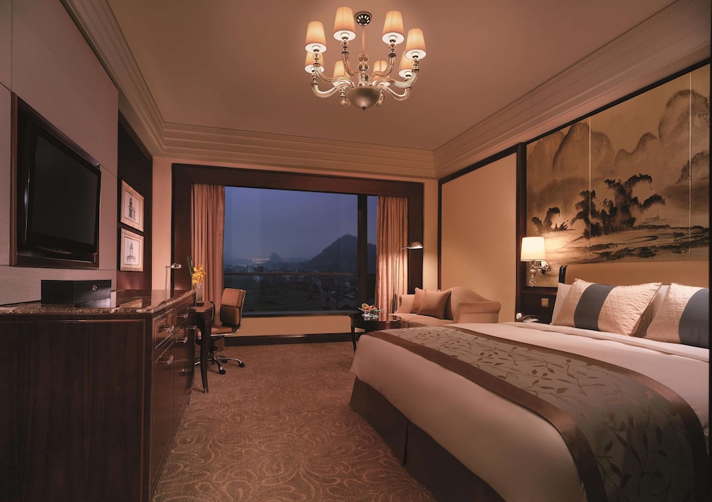 Deluxe Room, 1 King Bed, City View - Photo 2