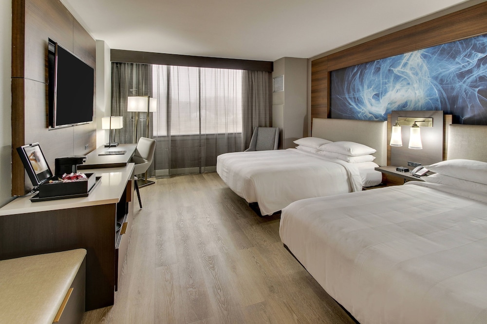 Room, 2 Queen Beds - Photo 1