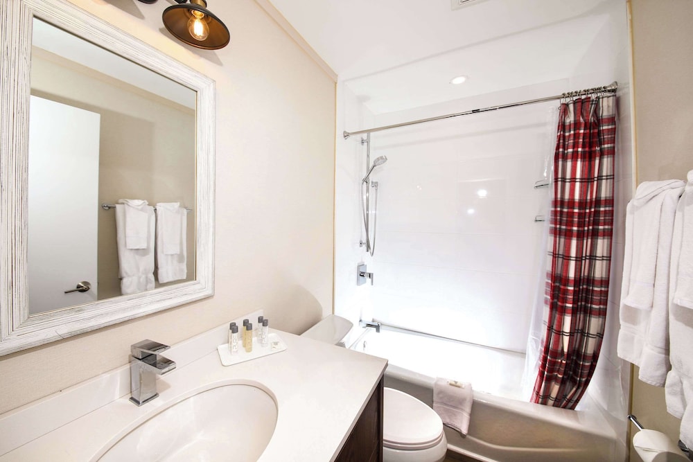 Suite, Multiple Beds, Non Smoking photo 2