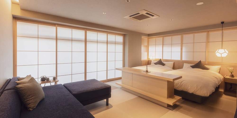 Suite Room with Private Bathroom - Temple View, Non Smoking - Photo 1