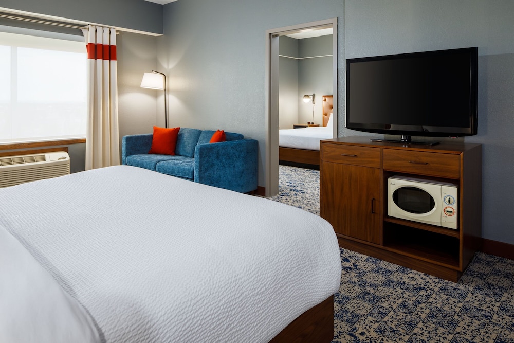 Suite, Multiple Beds - Photo 4