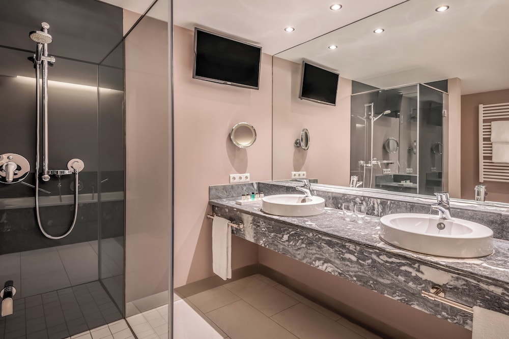 Grand Suite, 1 Bedroom - Photo 4