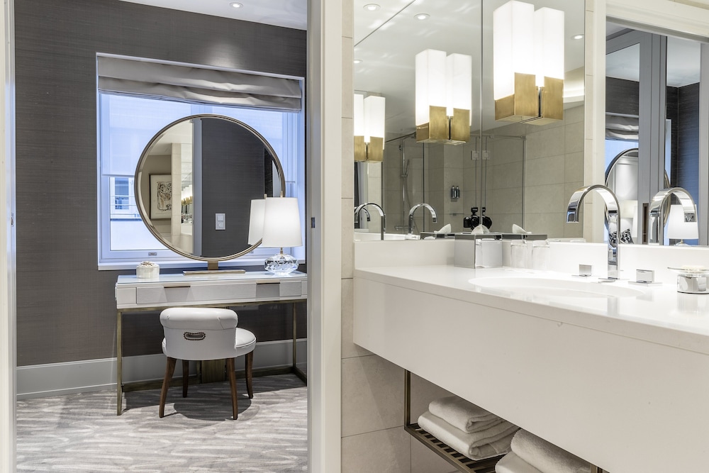 Suite (The Abel)
