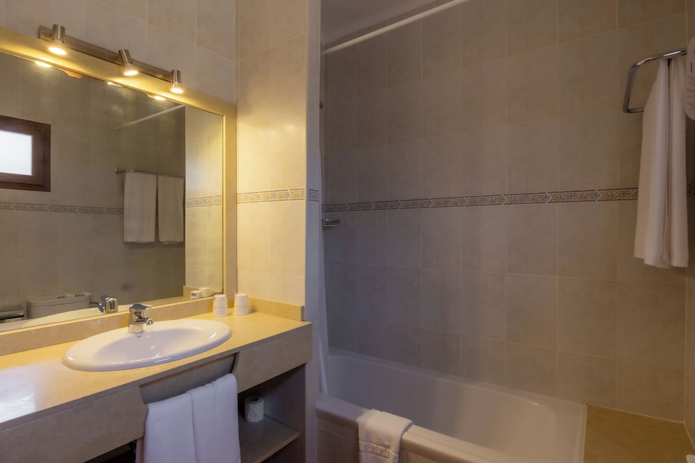 Family Apartment, 2 Bedrooms - Photo 18