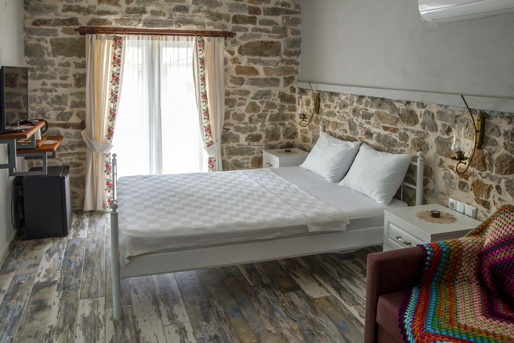 Deluxe Suite, Jetted Tub, Courtyard View