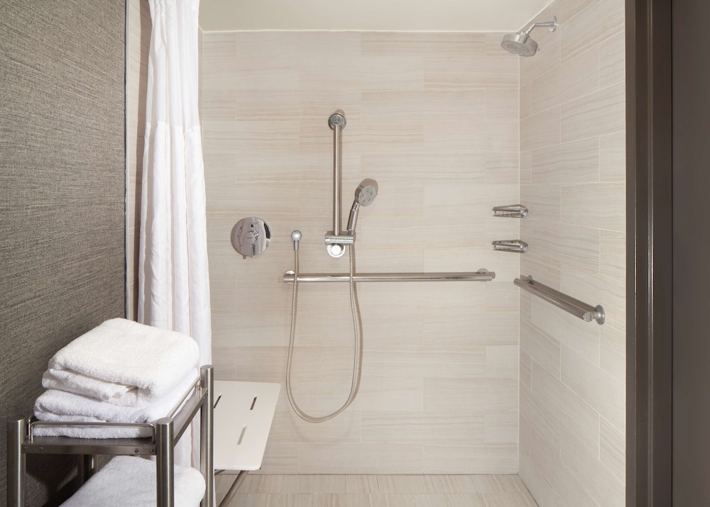Room, 1 King Bed, Accessible (Mobility & Hearing, Roll-in Shower) - Photo 5
