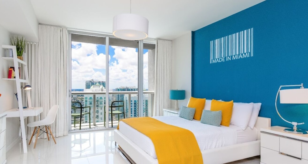 Business Studio Suite, 1 Queen, Balcony, City/River ViewÂ 4505