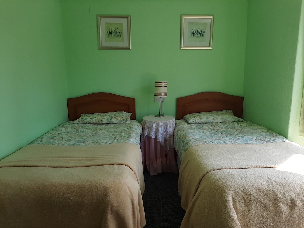 Room 12, Large Family Room, 2nd Floor photo 2