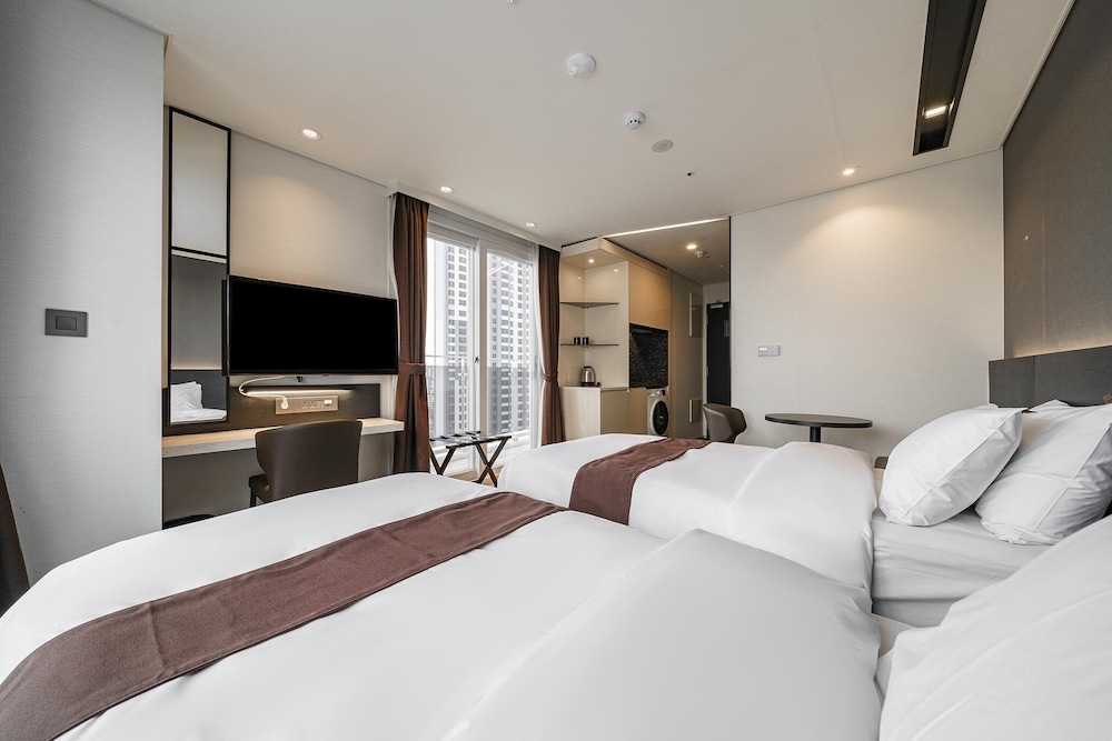 Family Twin Room - Photo 4