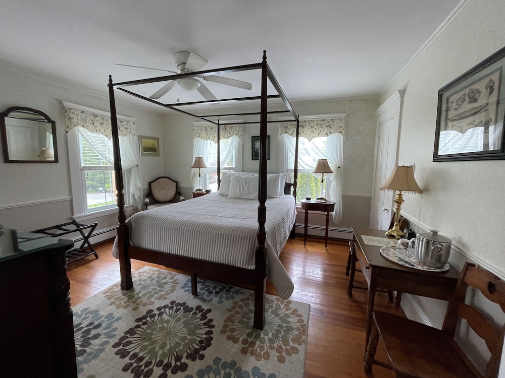 Standard Room, 1 Queen Bed