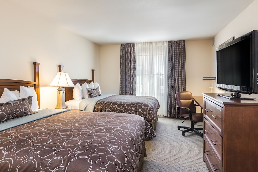 Suite, 1 Bedroom, Accessible (2 Qn, Comm, Roll Shwr) - Photo 1