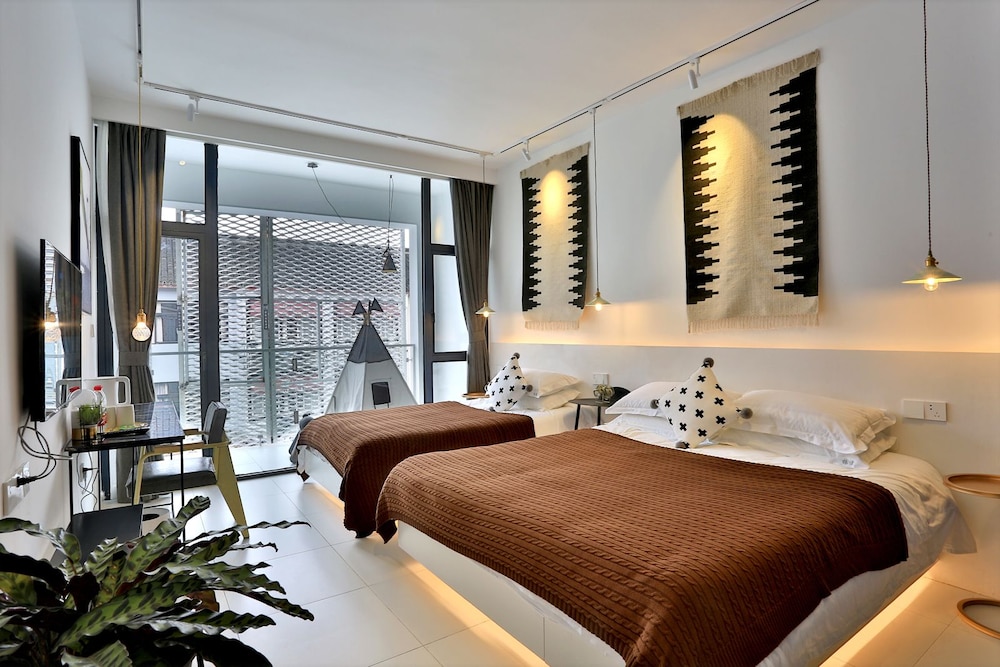 Family Room, Balcony photo 2
