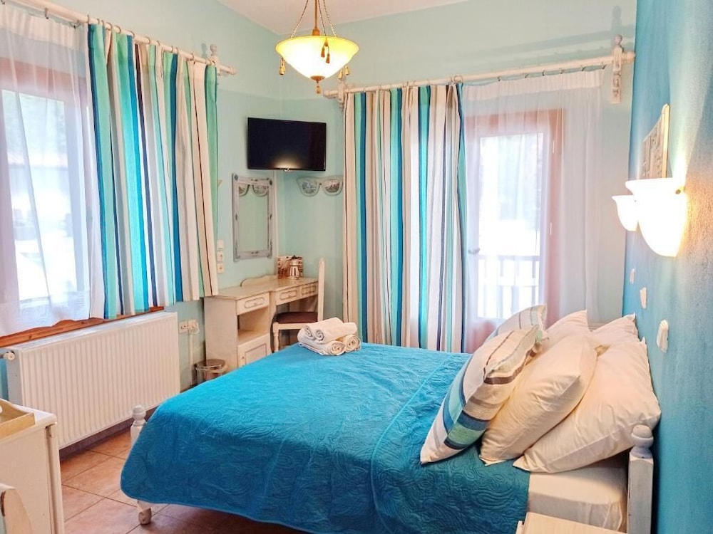 Superior Double Room, 1 Double Bed, Non Smoking, Pool View photo 2