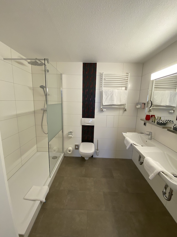 Junior Suite, Non Smoking - Photo 8