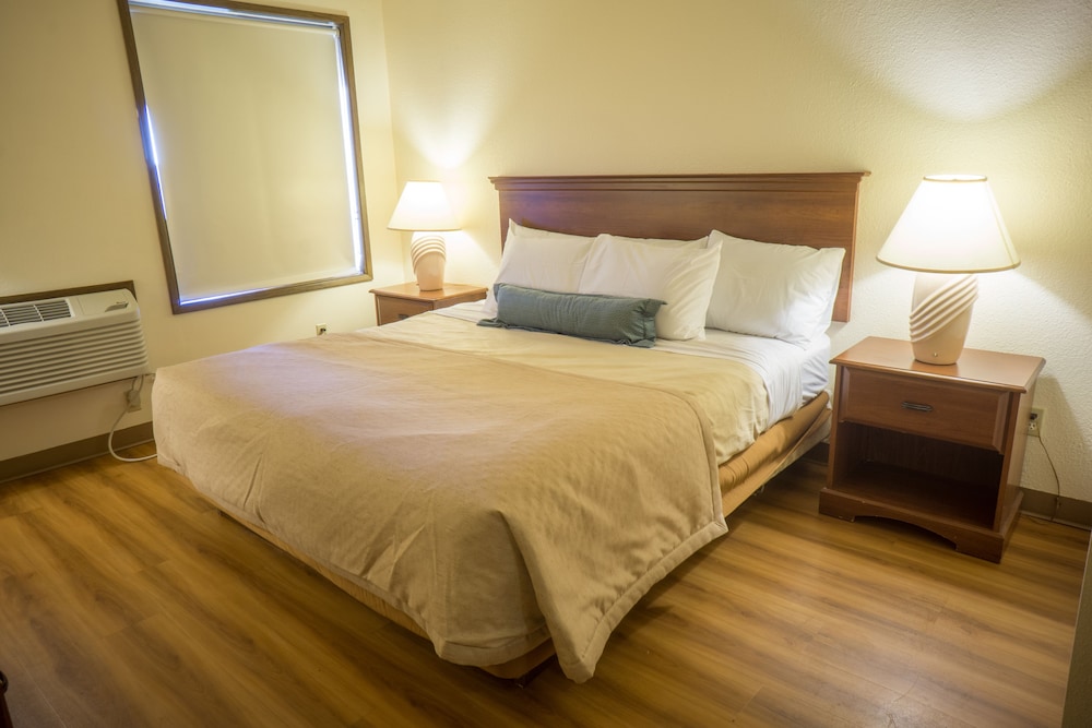 Standard Room, 1 Queen Bed (Single Queen) photo 2