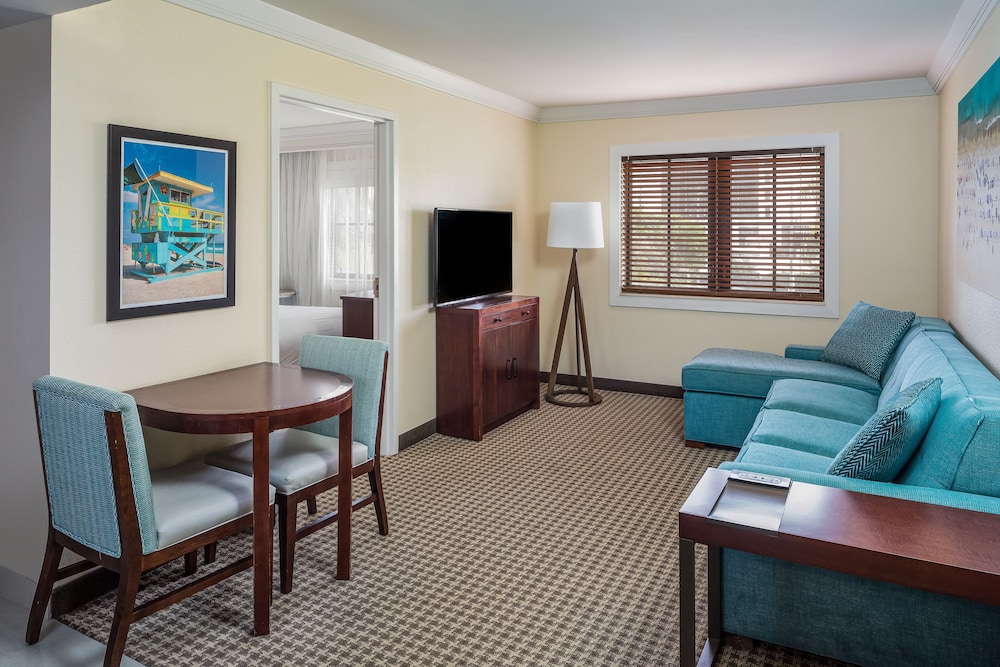 Suite, 1 King Bed With Sofa Bed