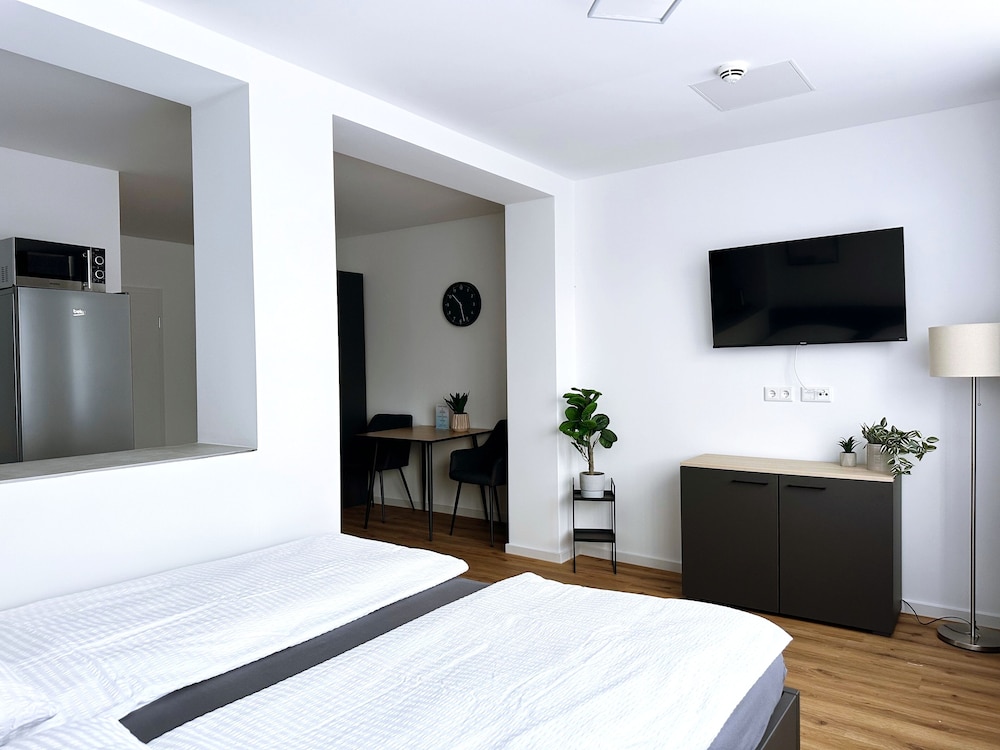 Comfort Studio, 1 Queen Bed, Kitchen photo 3