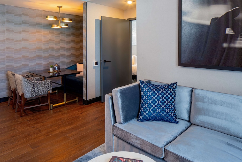 Suite, 1 Bedroom, Bathtub