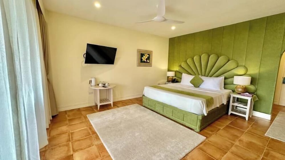 Deluxe Suite photo 2