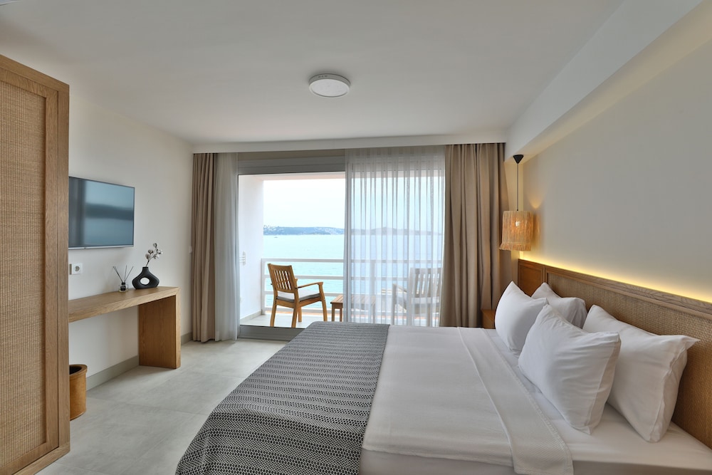 Junior Suite, 2 Bedrooms, Sea View photo 1
